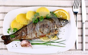 grilled-whole-trout-potato-lemon-garlic-top-view-30635876